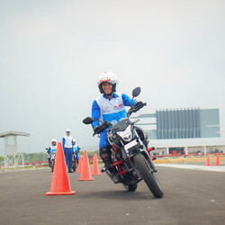 Kelas Berkendara Umum Tingkat Menengah